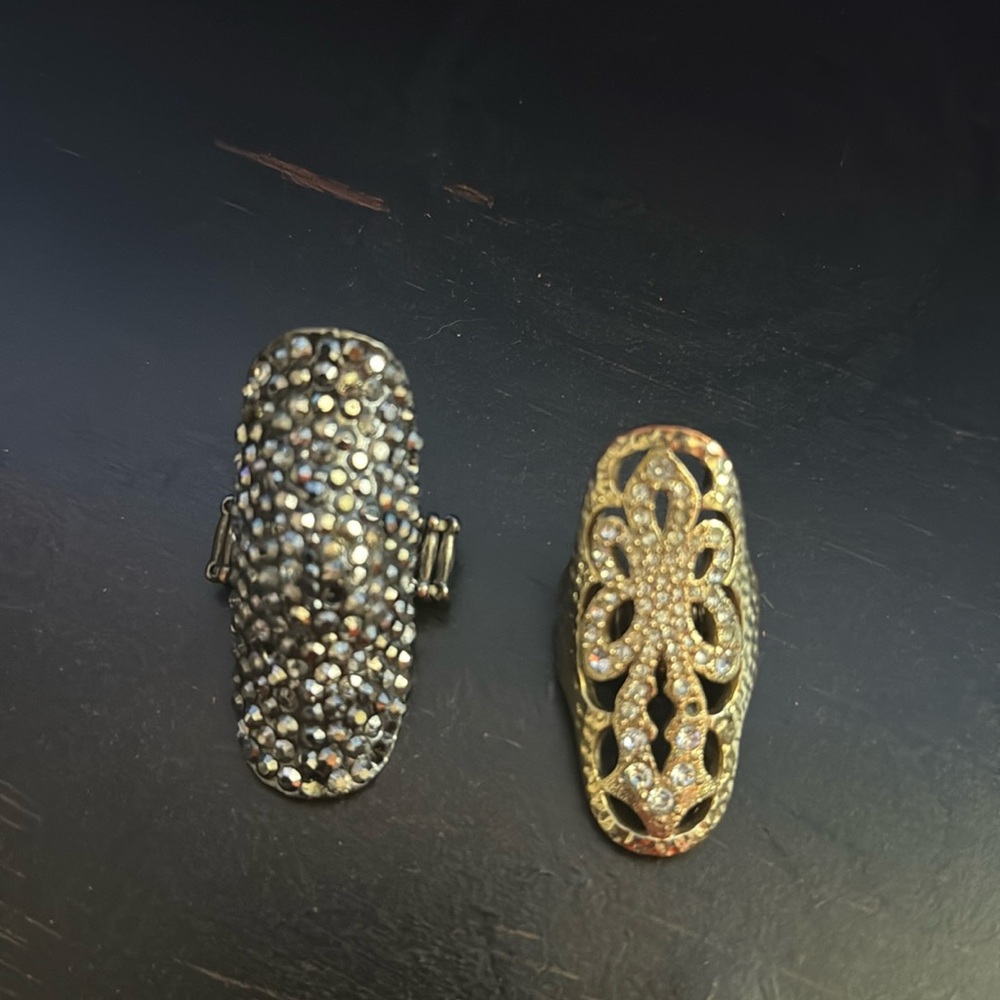 Large finger rings (black and gold)